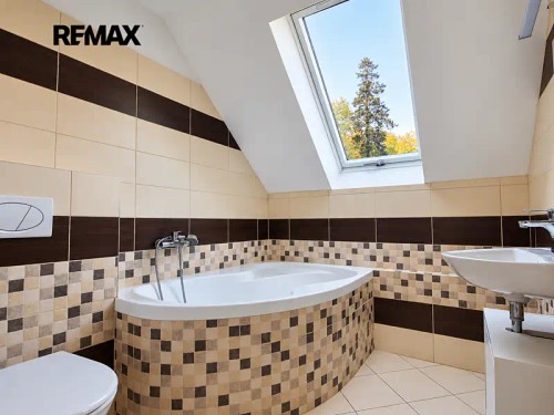 Prodej domu 272 m², pozemek 143 m²