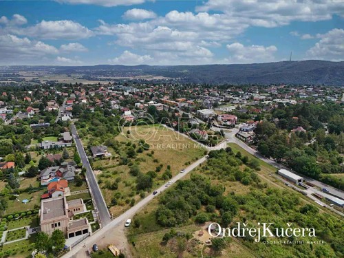 Prodej stavebního pozemku 1754 m²