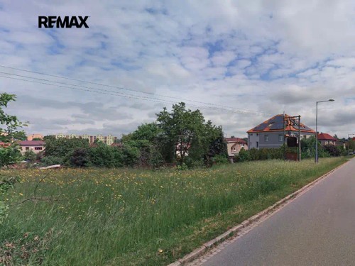 Prodej stavebního pozemku 2418 m²