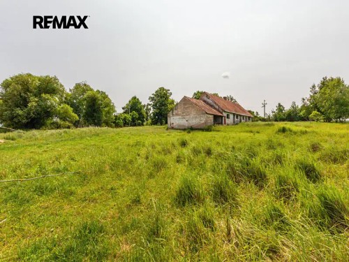 Prodej zemědělské usedlosti 873 m², pozemek 9035 m²