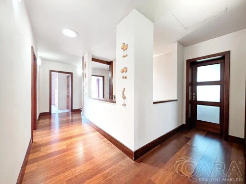Prodej domu 373 m², pozemek 2175 m²