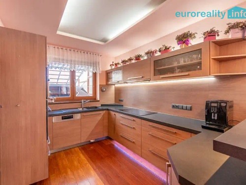 Prodej domu 270 m², pozemek 2175 m²