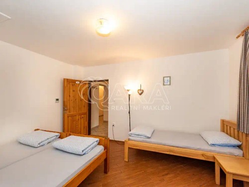 Prodej chalupy 216 m², pozemek 987 m²