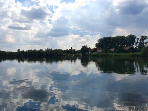 Prodej stavebního pozemku 1660 m²