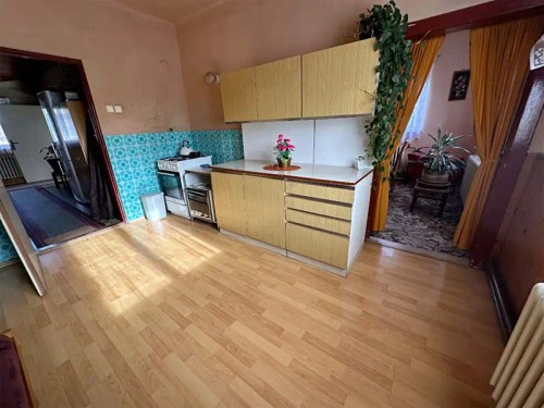 Prodej domu 1750 m², pozemek 1811 m²