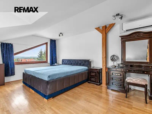 Prodej domu 570 m², pozemek 1464 m²