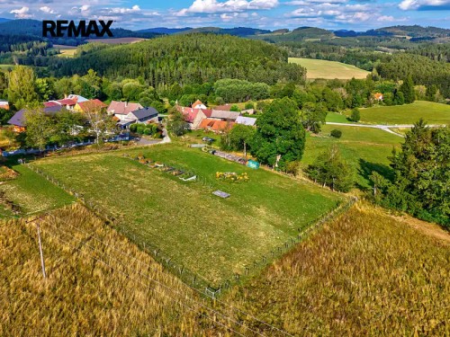 Prodej stavebního pozemku 1749 m²