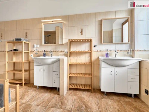 Prodej vily 570 m², pozemek 1109 m²