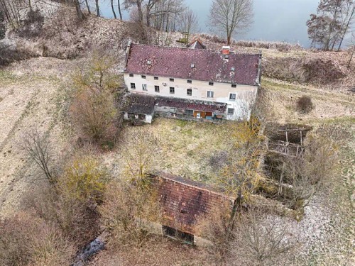 Prodej domu 950 m², pozemek 24944 m²