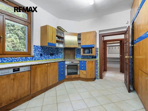 Prodej domu 500 m², pozemek 2240 m²
