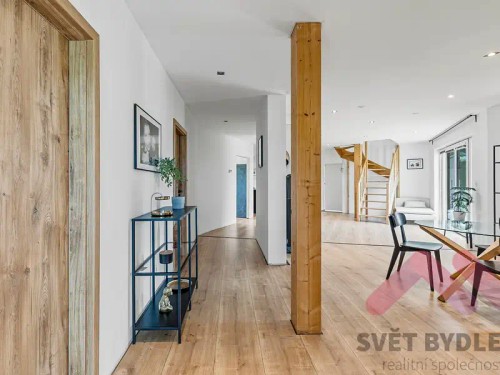 Prodej domu 300 m², pozemek 1066 m²