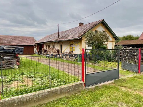 Prodej domu 146 m², pozemek 694782 m²