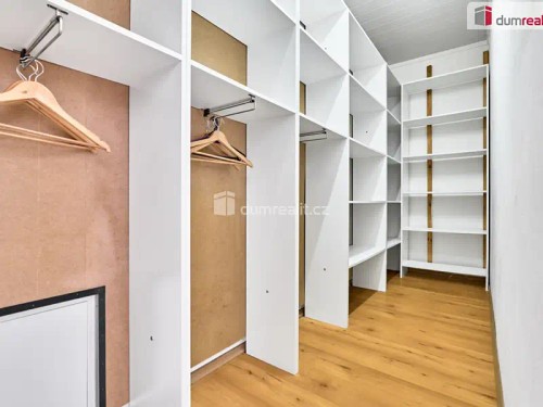 Prodej vily 570 m², pozemek 1109 m²