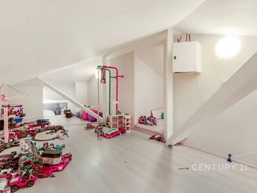 Prodej vily 425 m², pozemek 1675 m²