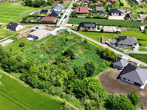 Prodej stavebního pozemku 1221 m²