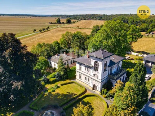 Prodej vily 700 m², pozemek 3228 m²