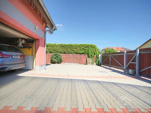 Prodej domu 373 m², pozemek 2175 m²