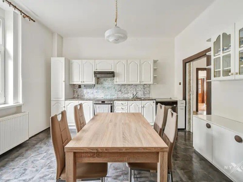 Prodej domu 932 m², pozemek 1353 m²