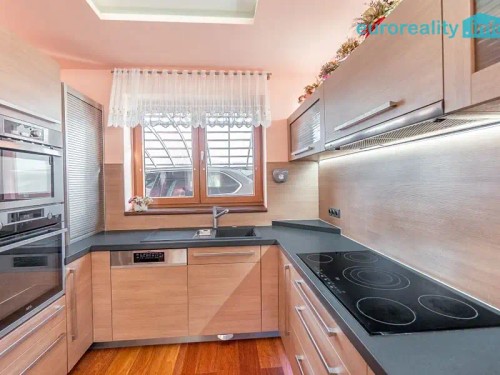 Prodej domu 270 m², pozemek 2175 m²