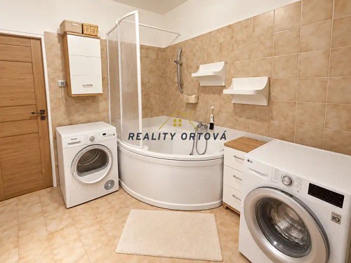 Prodej domu 400 m², pozemek 1032 m²
