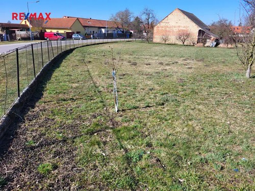 Prodej stavebního pozemku 2100 m²