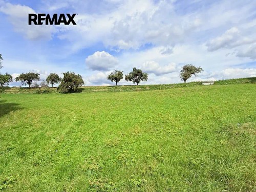 Prodej stavebního pozemku 2585 m²