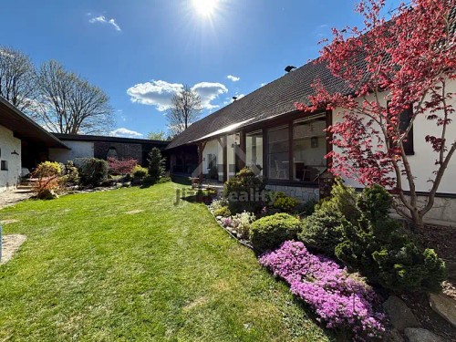 Prodej domu 300 m², pozemek 2758 m²