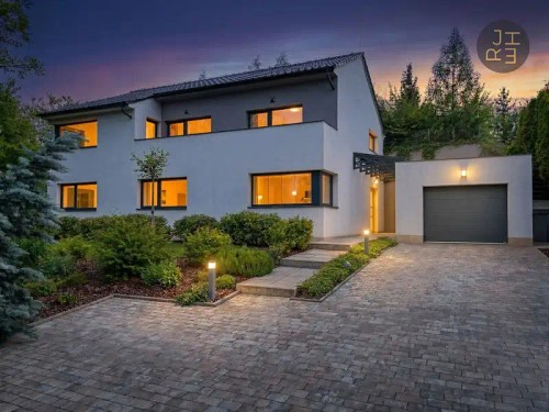 Prodej vily 381 m², pozemek 1077 m²