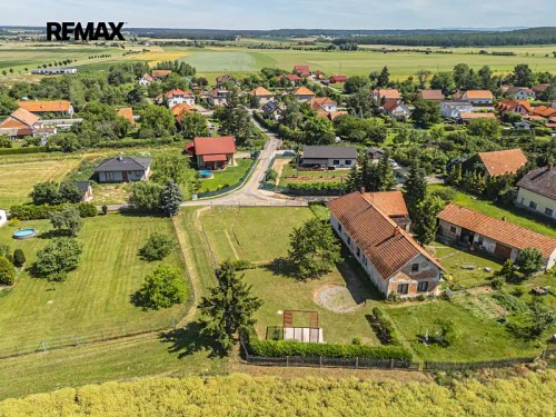 Prodej stavebního pozemku 1064 m²