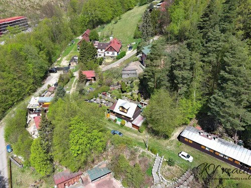 Prodej domu 1300 m², pozemek 4085 m²