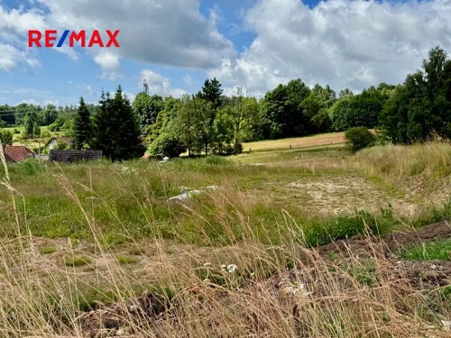 Prodej stavebního pozemku 1670 m²