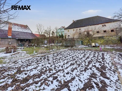 Prodej stavebního pozemku 666 m²