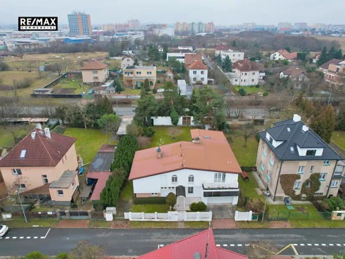 Prodej vily 355 m², pozemek 905 m²