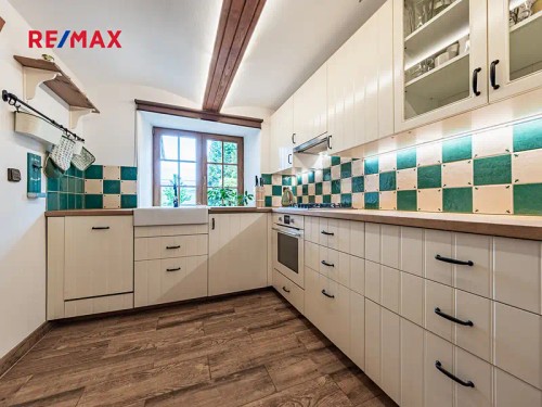 Prodaná  chata 200 m², pozemek 1966 m²