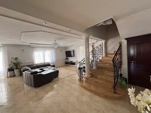 Prodej domu 320 m², pozemek 832 m²