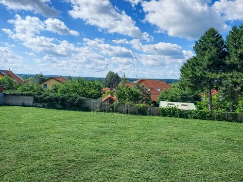 Prodej stavebního pozemku 1068 m²