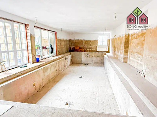 Prodej domu 1228 m², pozemek 5167 m²