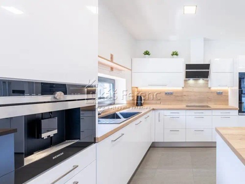 Prodej domu 221 m², pozemek 1950 m²