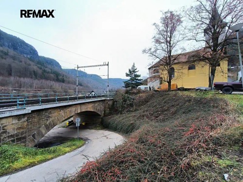 Prodej stavebního pozemku 1057 m²