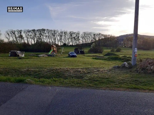 Prodej stavebního pozemku 2240 m²