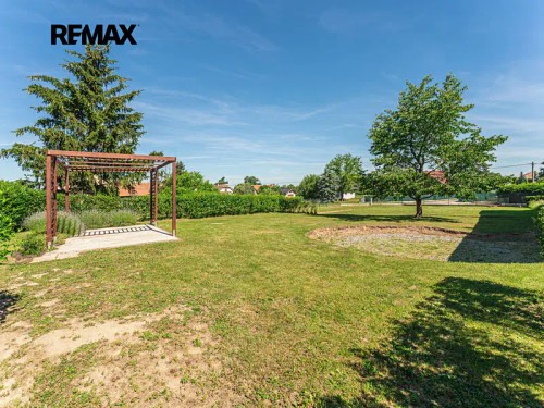 Prodej stavebního pozemku 1064 m²