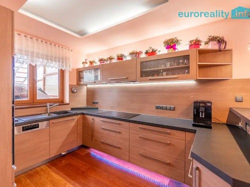 Prodej domu 270 m², pozemek 2175 m²