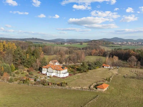 Prodej vily 743 m², pozemek 195432 m²