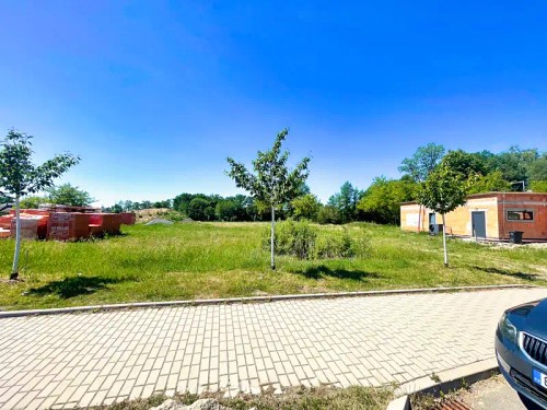 Prodej stavebního pozemku 898 m²