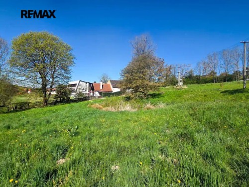 Prodej stavebního pozemku 1696 m²