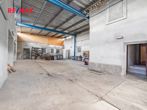 Prodej domu 1220 m², pozemek 2442 m²