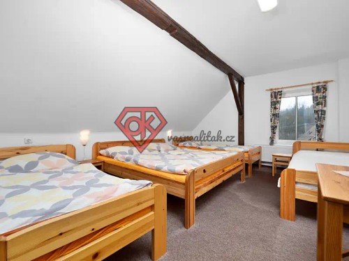 Prodej chalupy 440 m², pozemek 663 m²