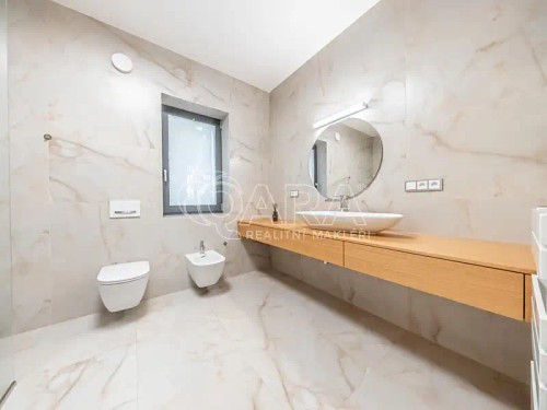Prodej domu 420 m², pozemek 1538 m²