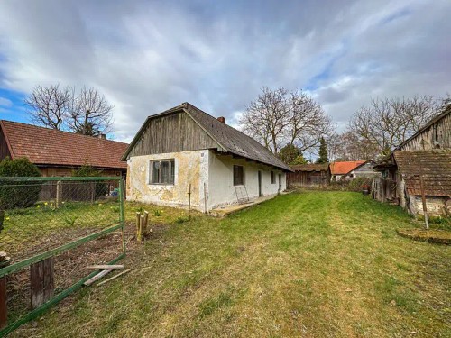 Prodej stavebního pozemku 1050 m²