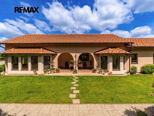 Prodej domu 652 m², pozemek 7174 m²